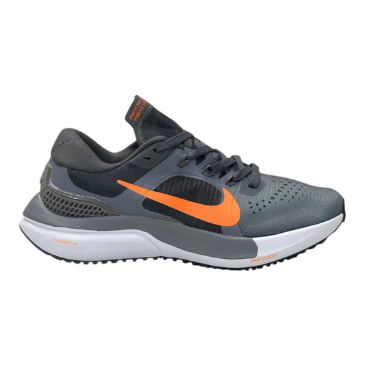 NKE - Air Zoom Vomero 16