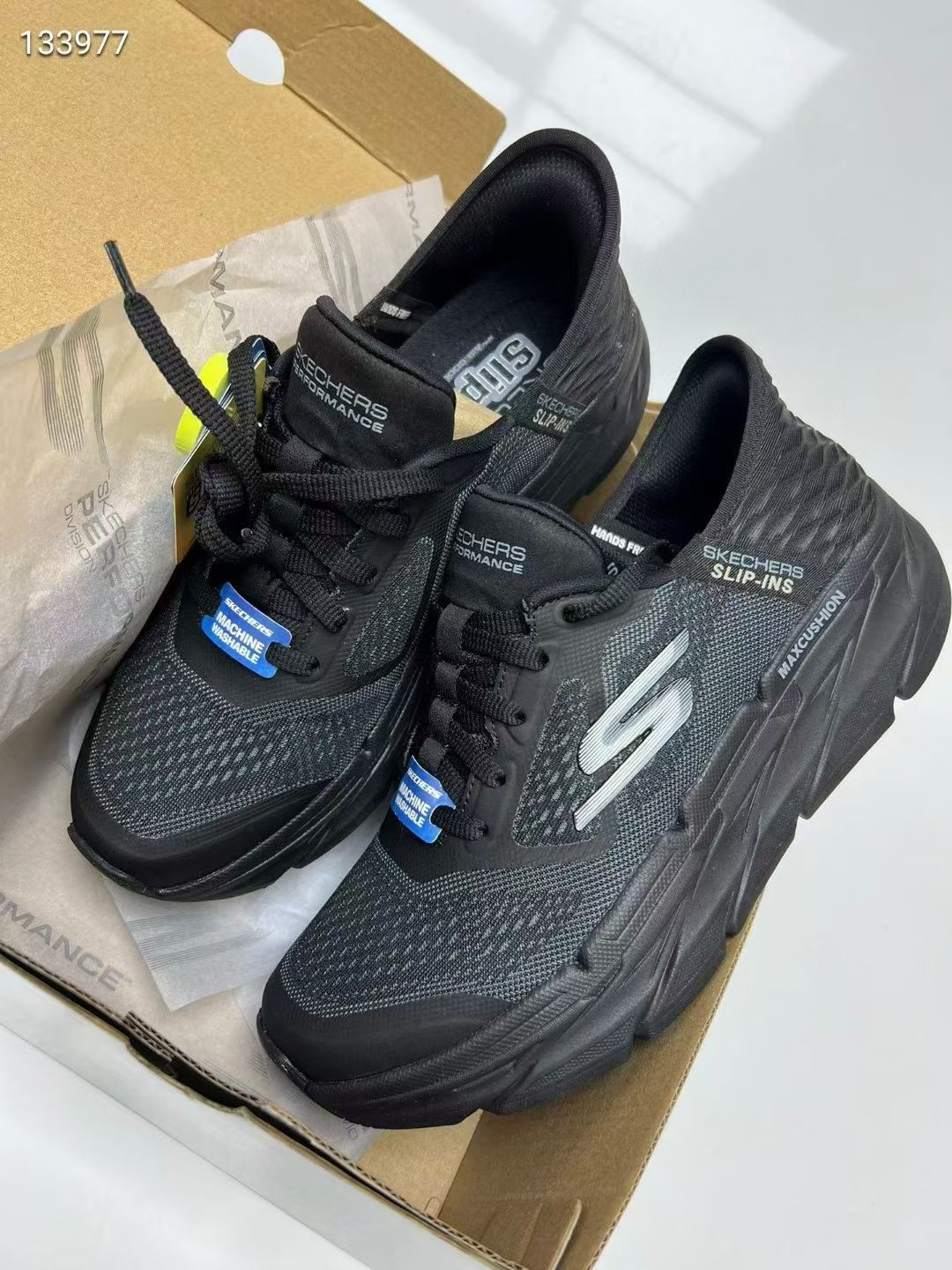 SkECHERS Slip-ins Arch Fit Carbon Infused walking or running