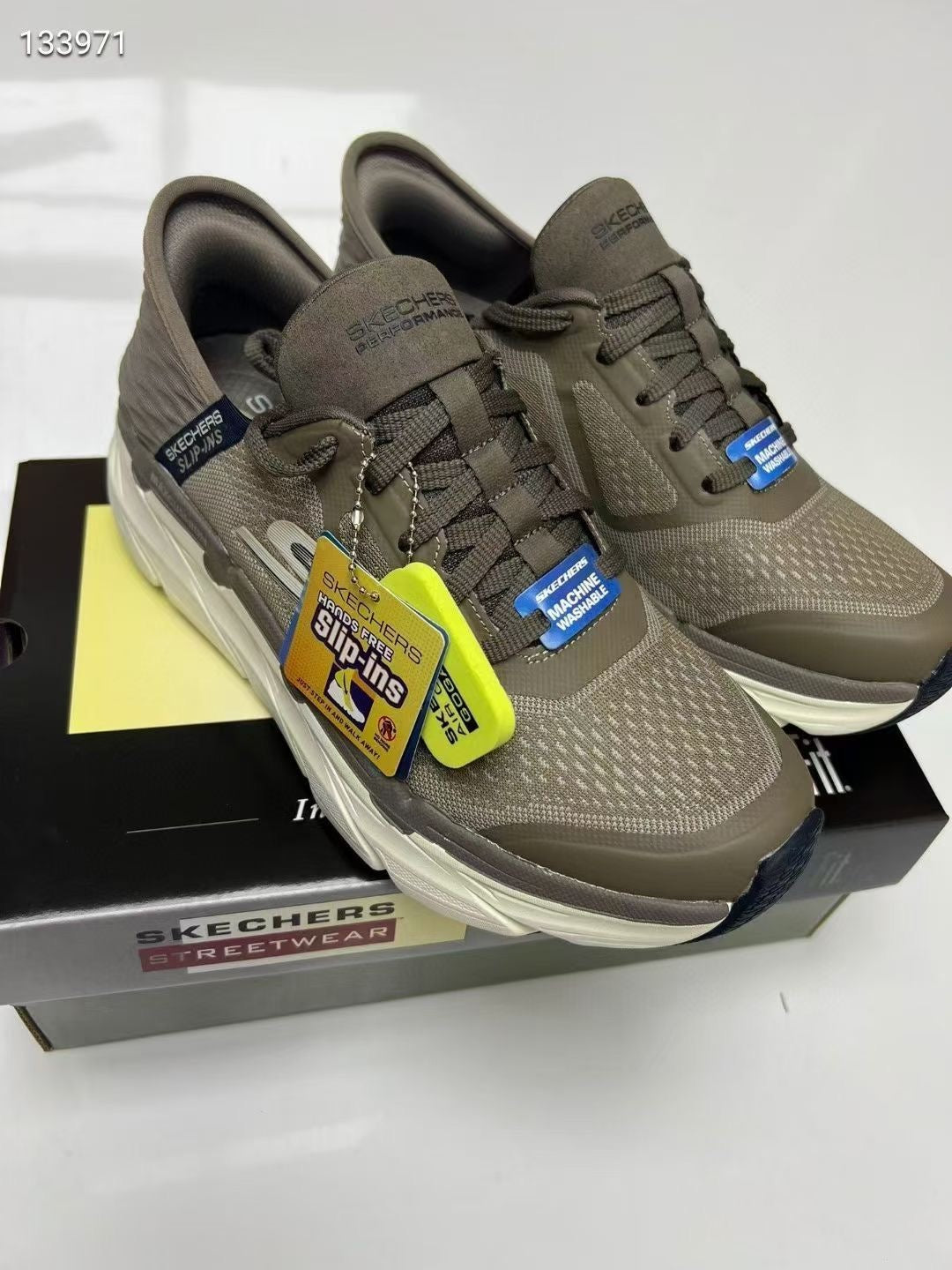 SkECHERS Slip-ins Arch Fit Carbon Infused walking or running