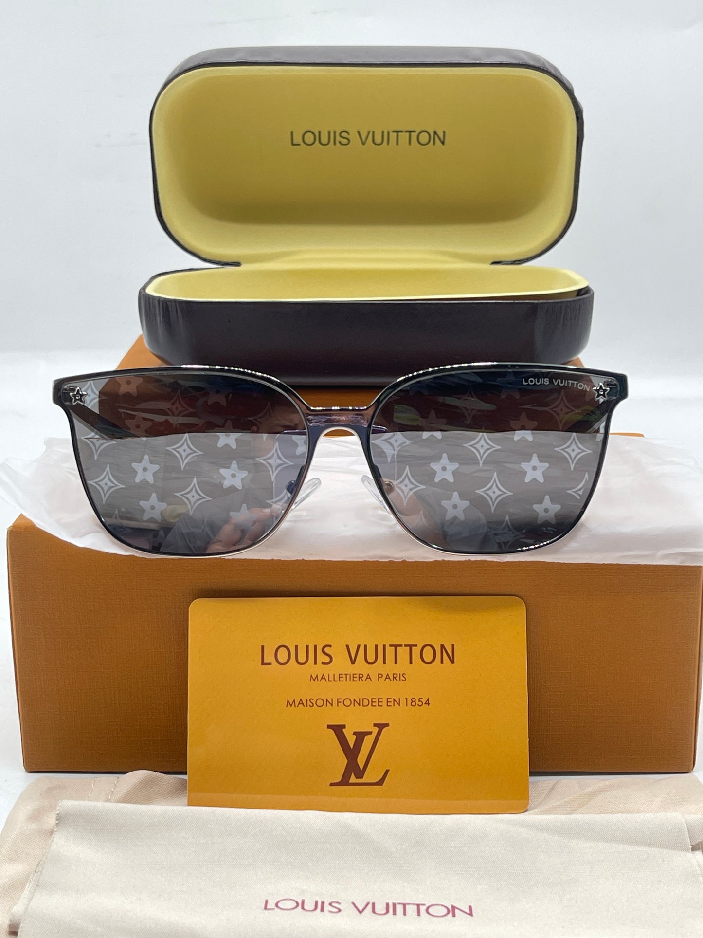 BRANDED SUNGLASSES