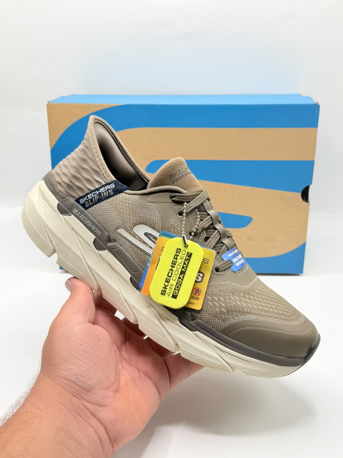 SkECHERS Slip-ins Arch Fit Carbon Infused walking or running