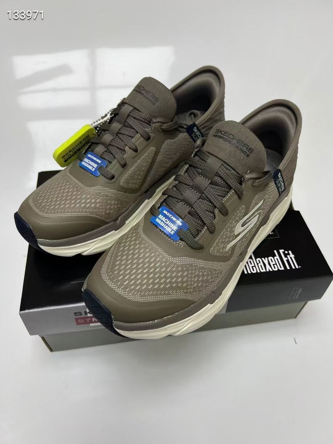 SkECHERS Slip-ins Arch Fit Carbon Infused walking or running
