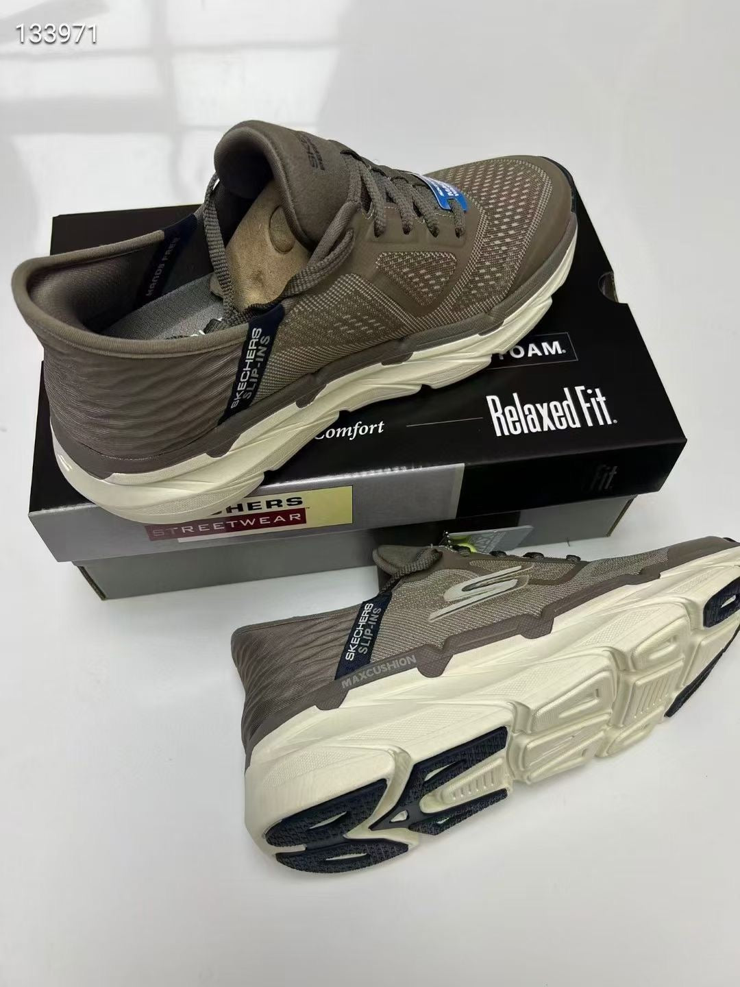 SkECHERS Slip-ins Arch Fit Carbon Infused walking or running