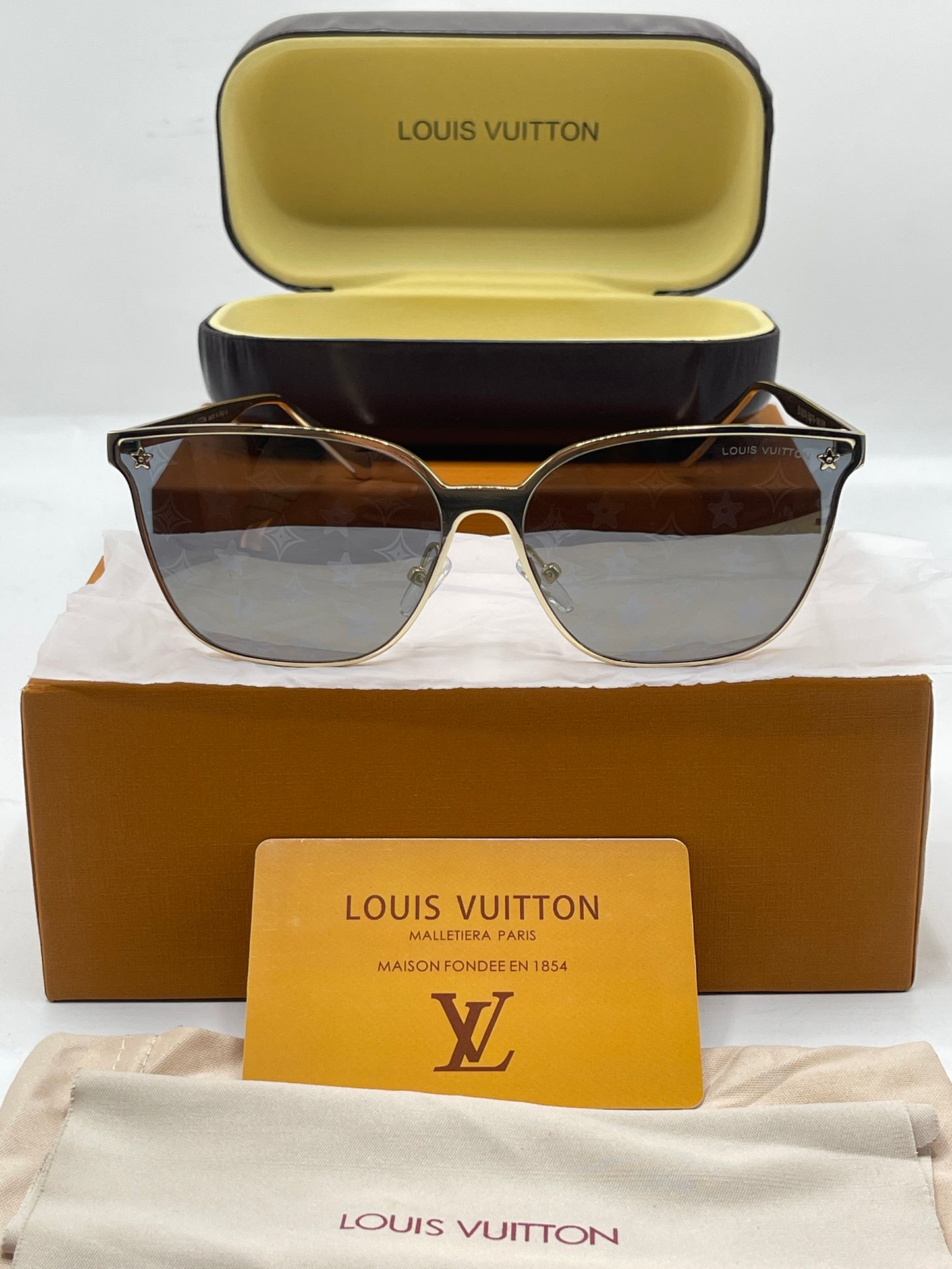 BRANDED SUNGLASSES