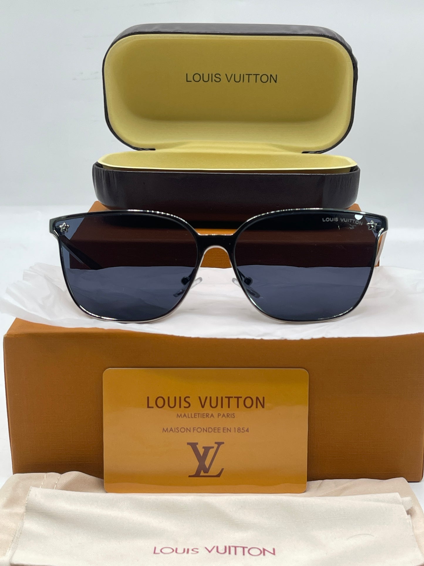 BRANDED SUNGLASSES