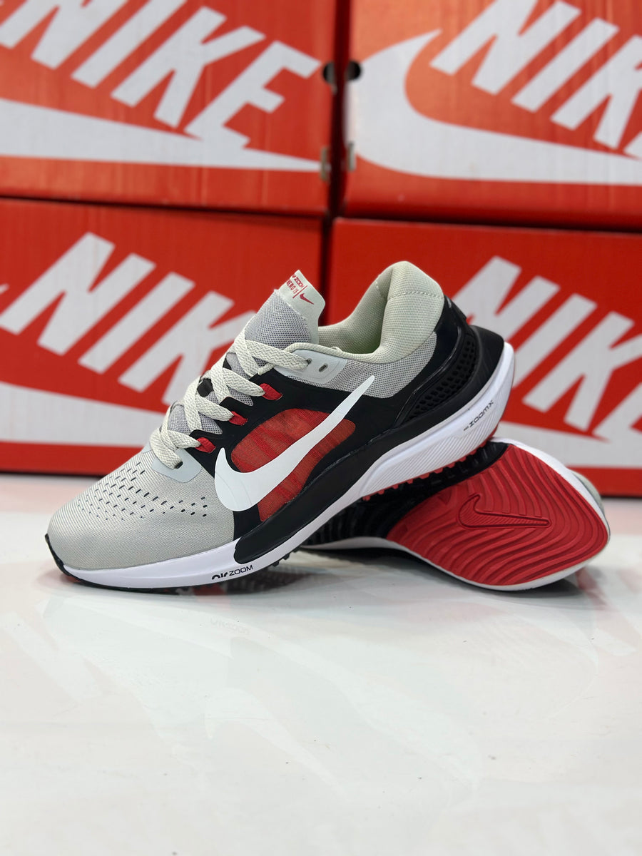 NKE - Air Zoom Vomero 16