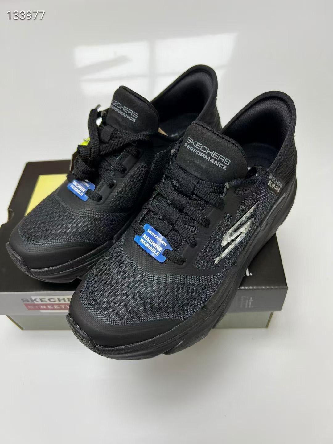SkECHERS Slip-ins Arch Fit Carbon Infused walking or running