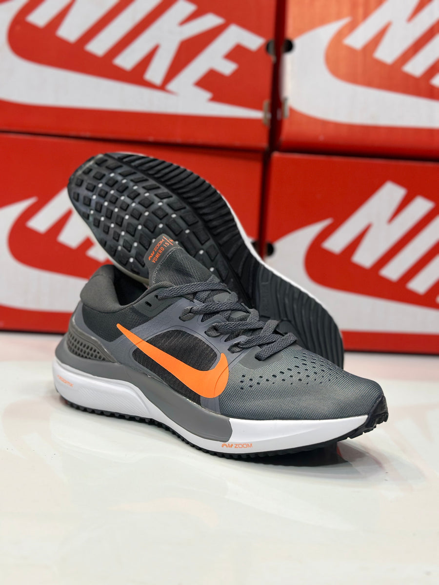 NKE - Air Zoom Vomero 16