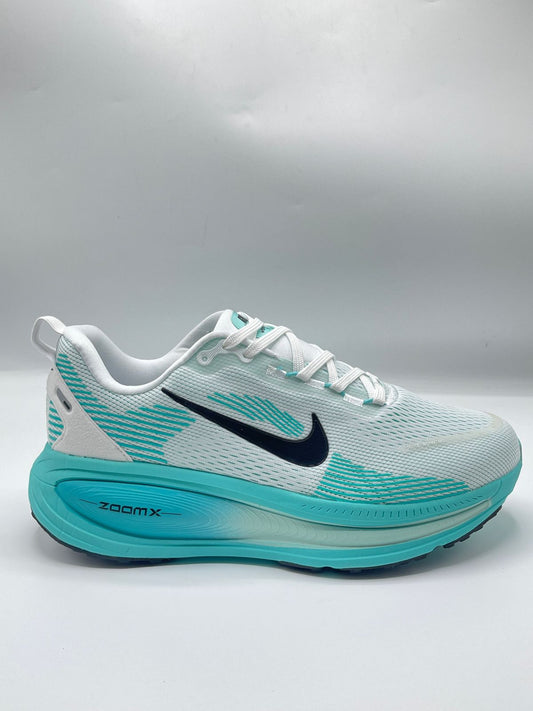 NIKE VOMERO 18