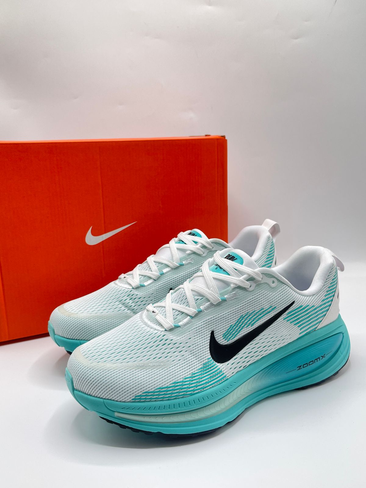 NIKE VOMERO 18