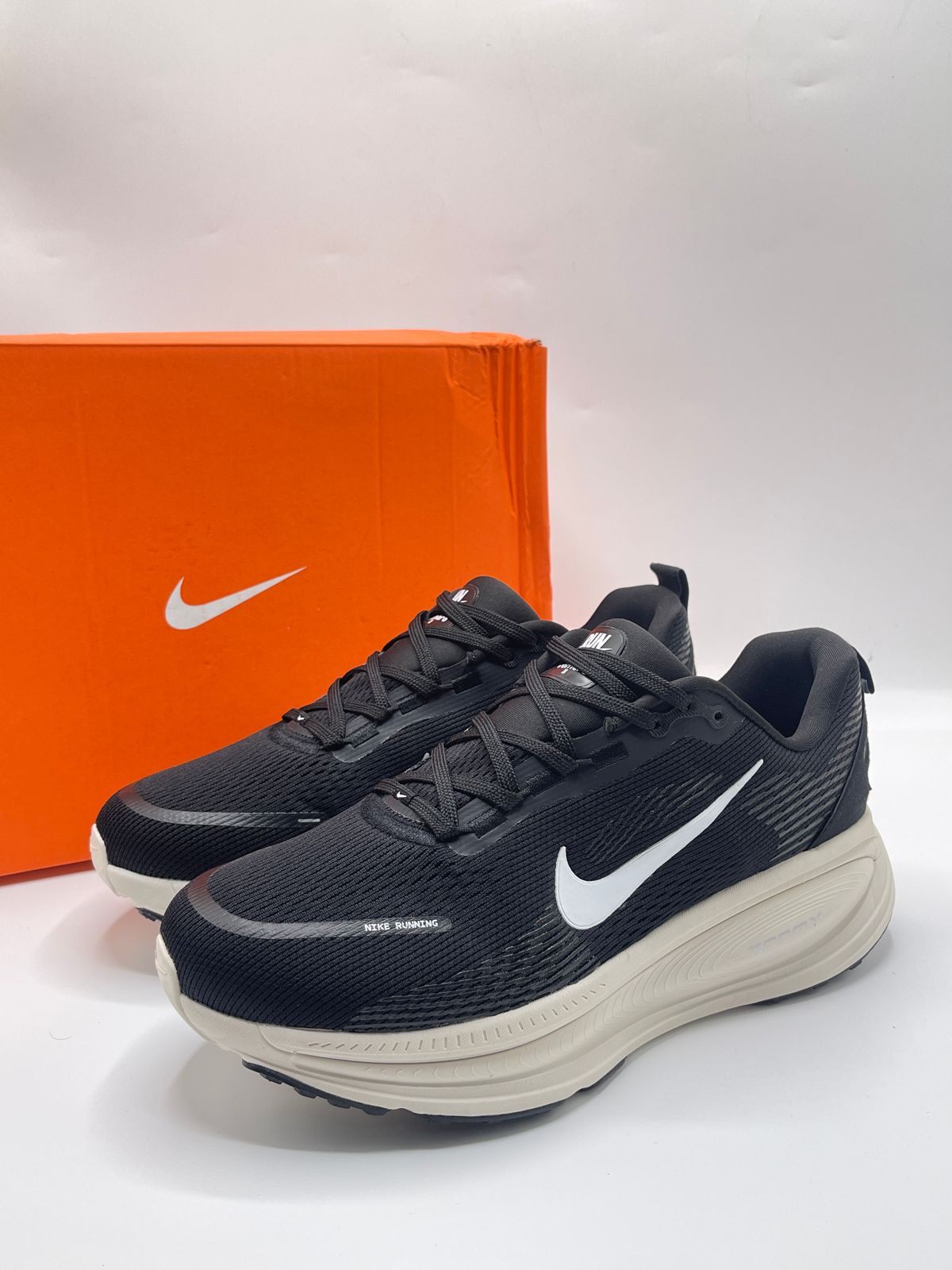 NIKE VOMERO 18