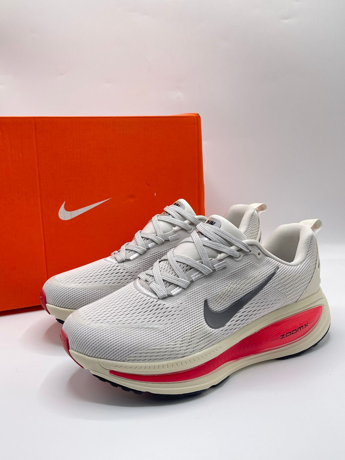 NIKE VOMERO 18