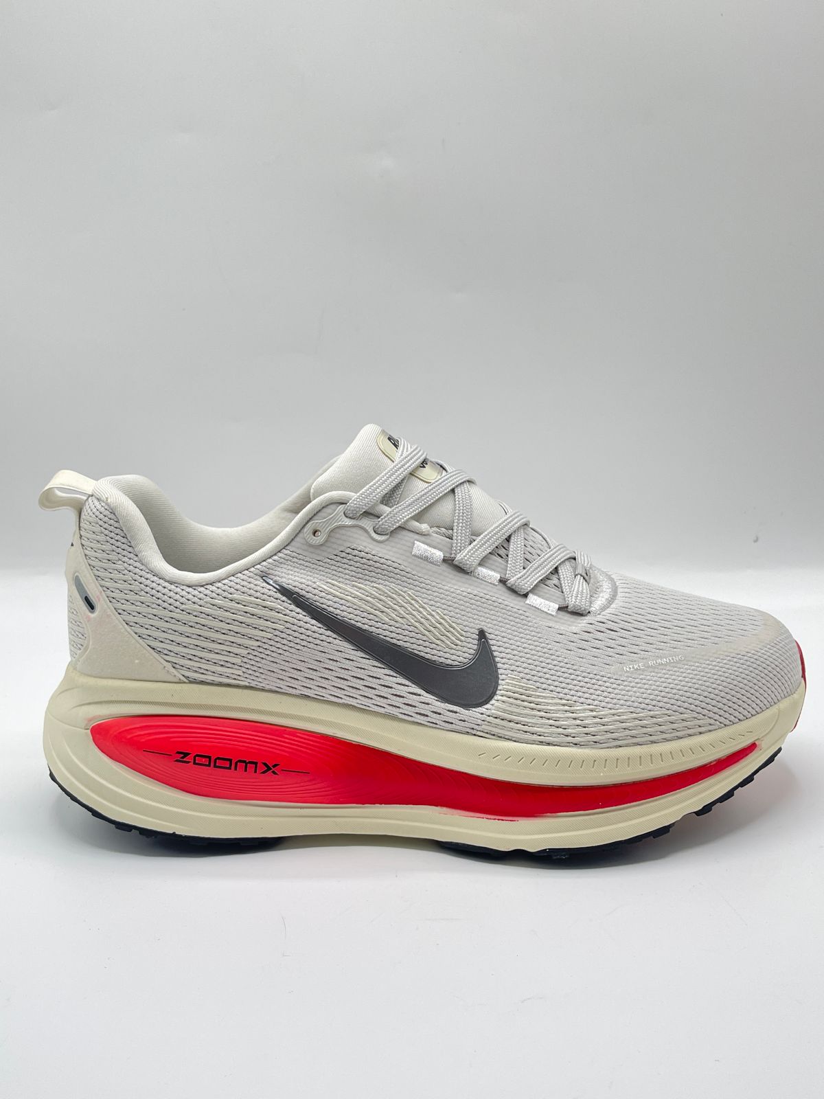 NIKE VOMERO 18
