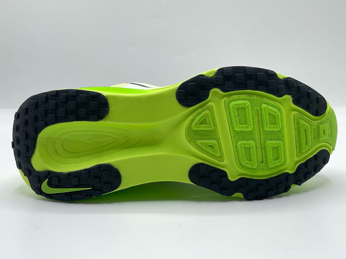 NIKE VOMERO 18