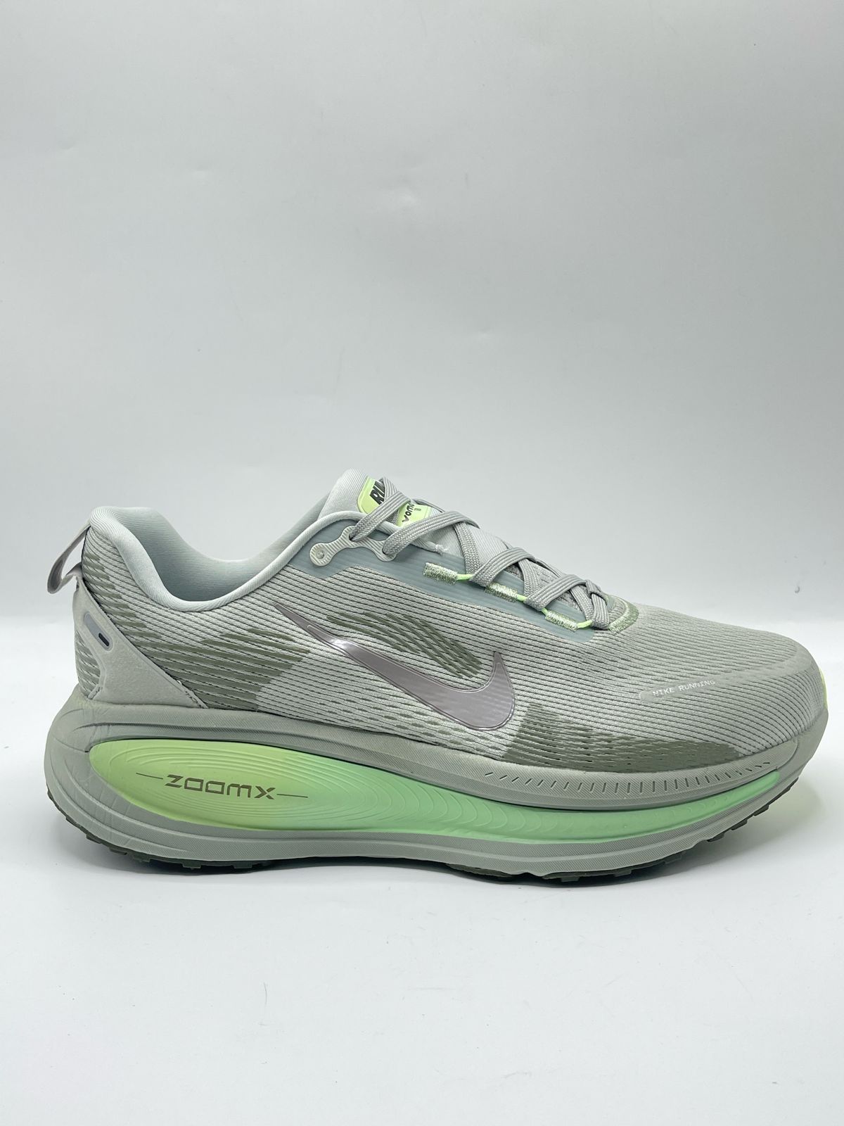 NIKE VOMERO 18