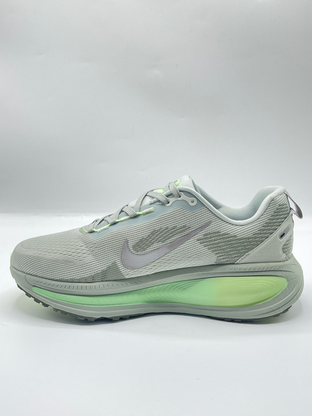 NIKE VOMERO 18