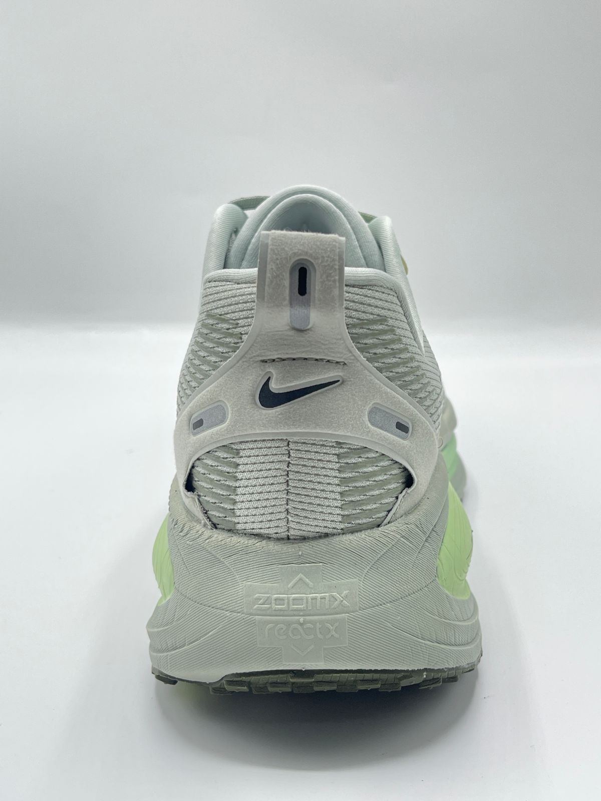 NIKE VOMERO 18